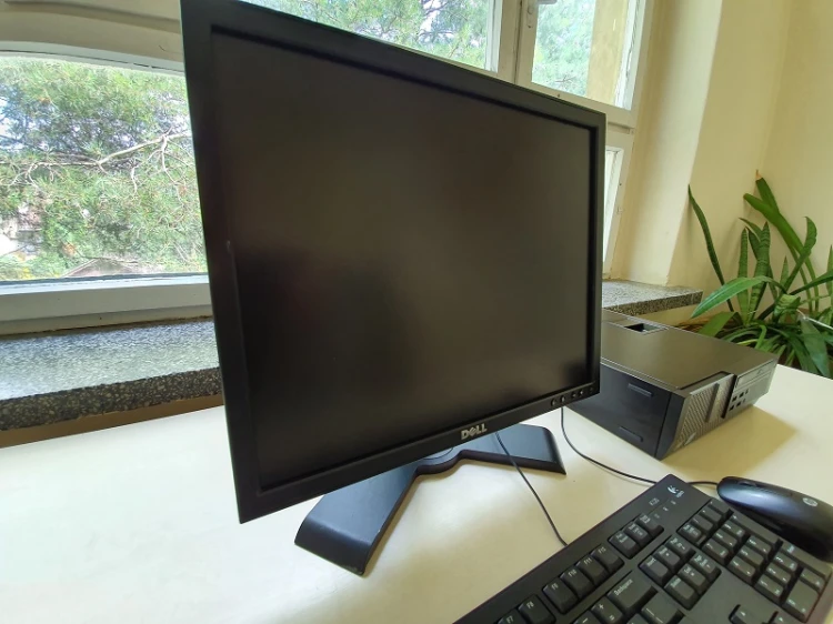 Monitor 19 cali do szkoły.jpg